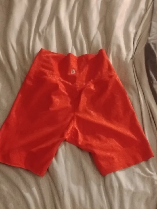 Women’sBuff Bunny High-Waist Red Camo Biker Shorts - Picture 2 of 4